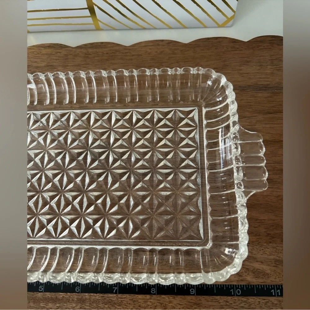 ✨Vintage Pressed Glass Vanity Tray | Perfume & Skincare Display Organizer✨ - Picture 10 of 12